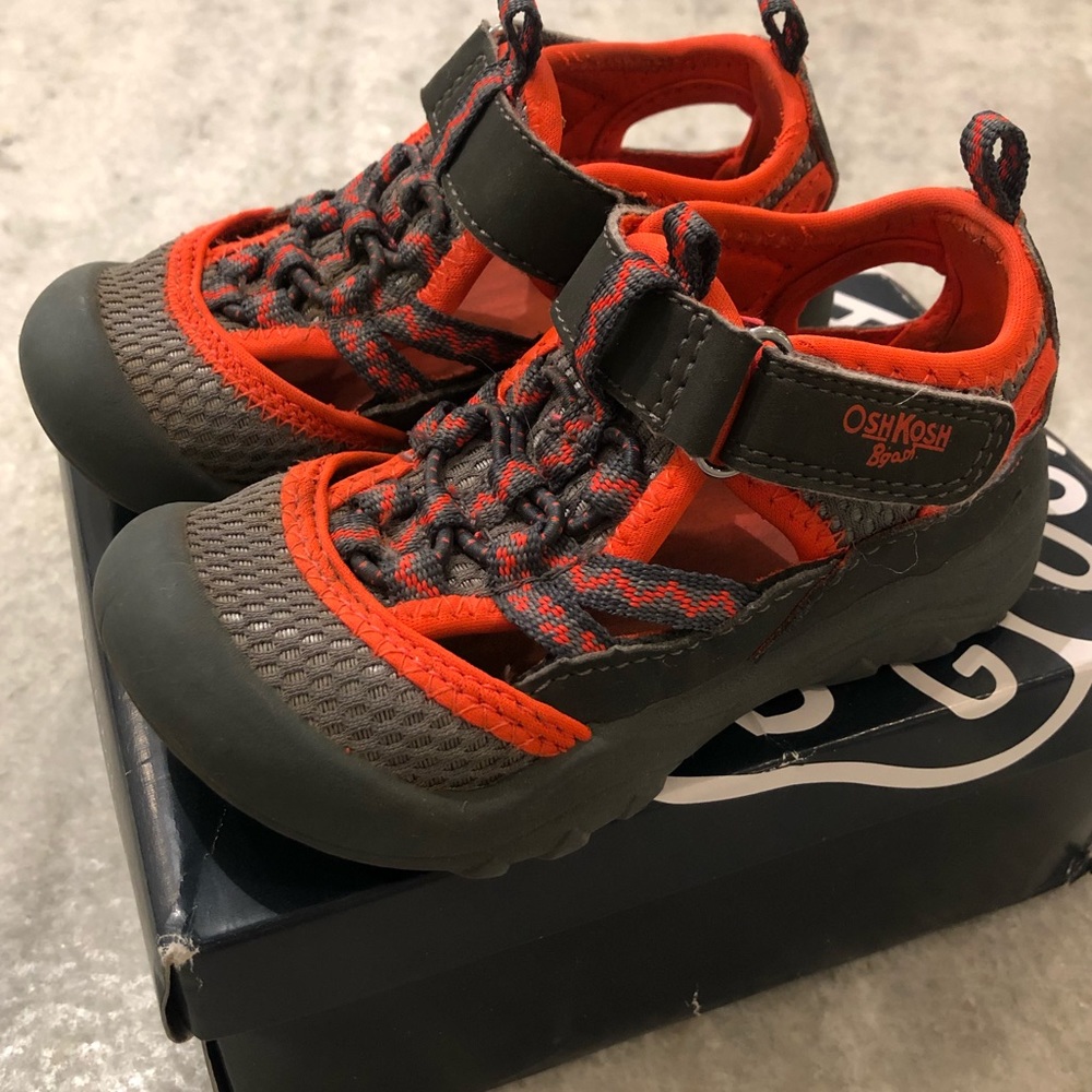 OshKosh Toddler Sandals Size 7